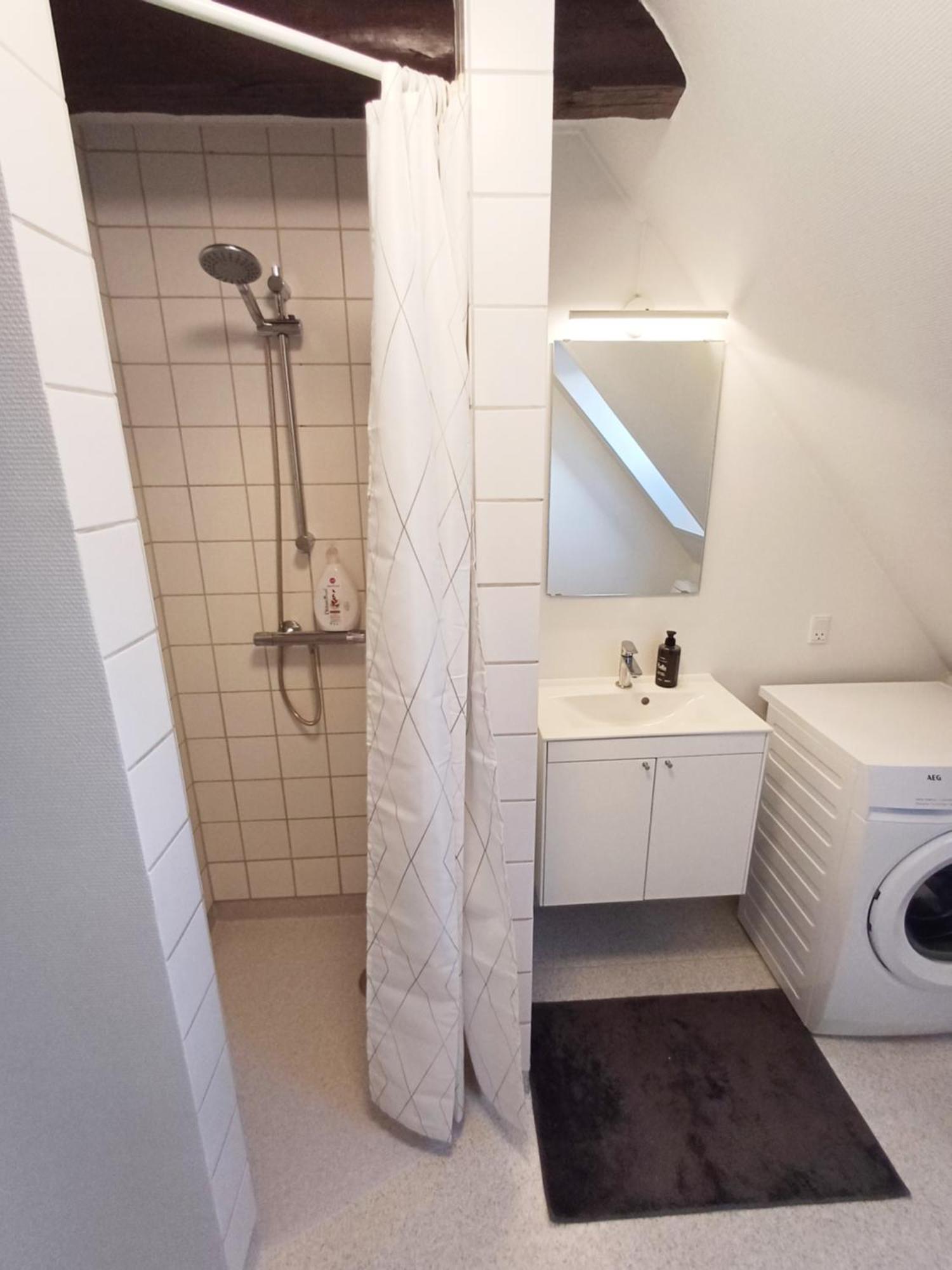 Large Double Room In The Center Of City แรนเดอร์ส ภายนอก รูปภาพ