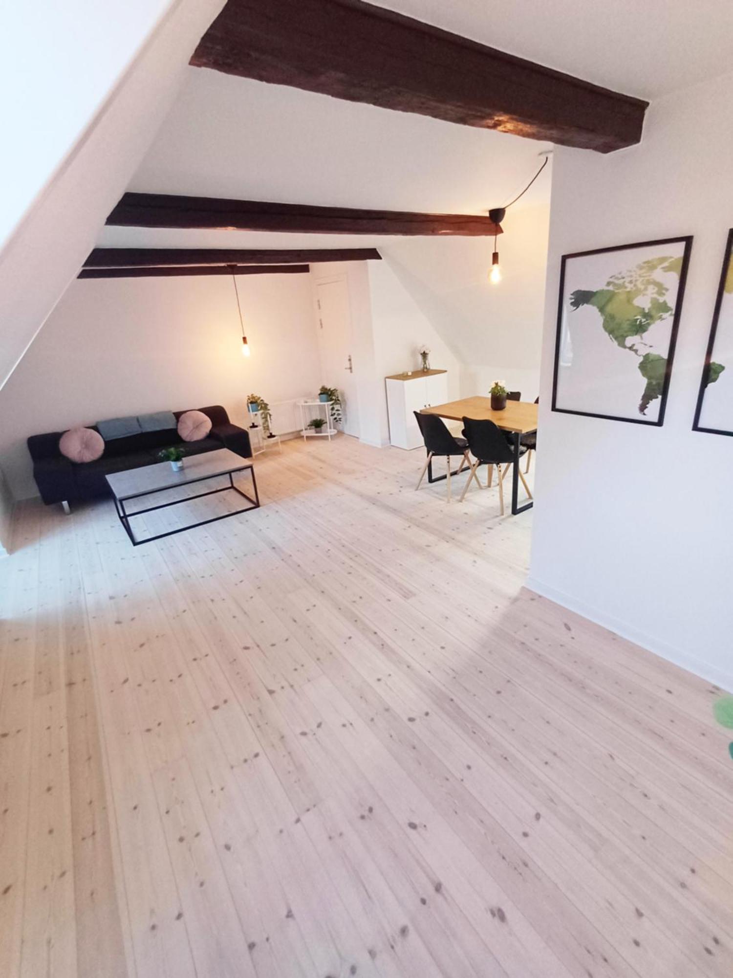 Large Double Room In The Center Of City แรนเดอร์ส ภายนอก รูปภาพ