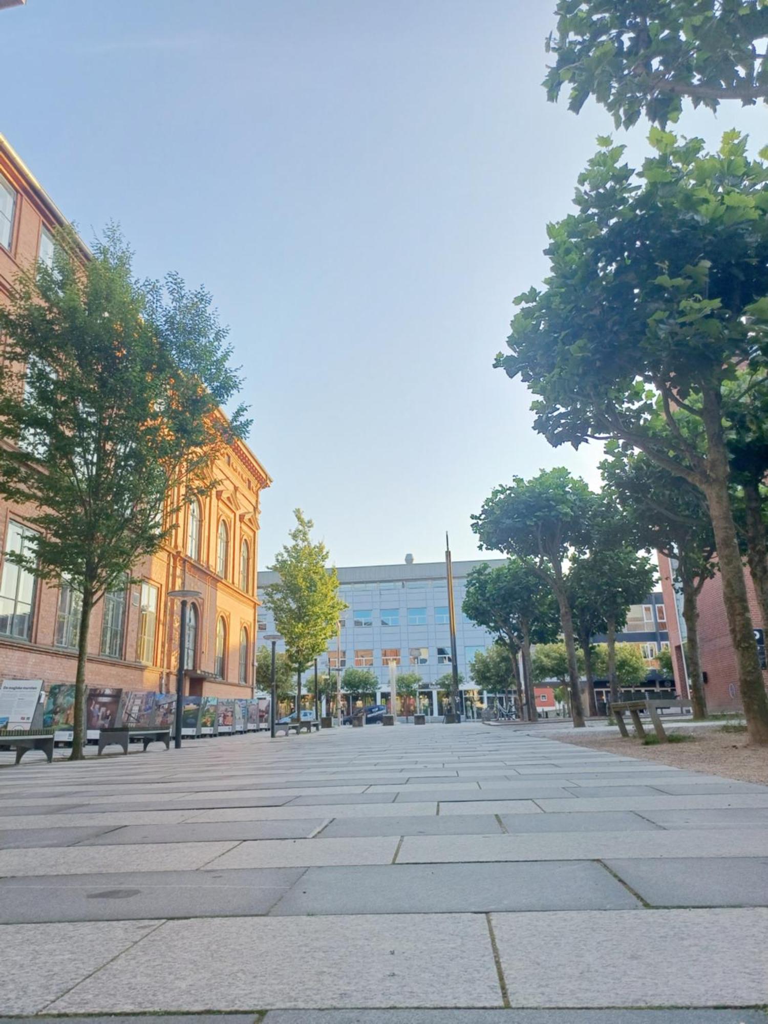 Large Double Room In The Center Of City แรนเดอร์ส ภายนอก รูปภาพ